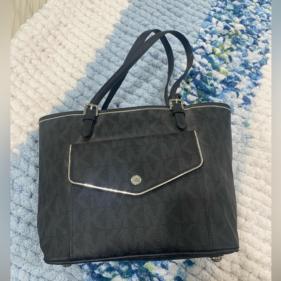 Michael Kors Black Tote Bag- NEVER worn - Picture 2 of 11